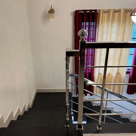 Villa Pullad Aranmula Esterno foto