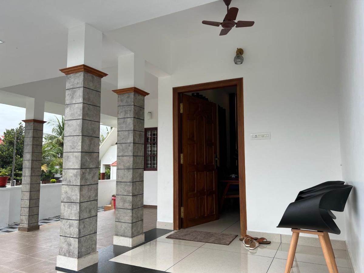 Villa Pullad Aranmula Esterno foto