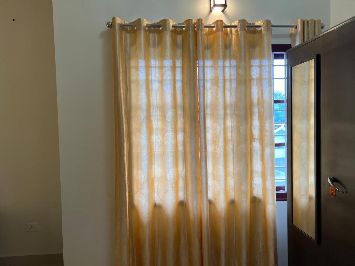 Villa Pullad Aranmula Esterno foto