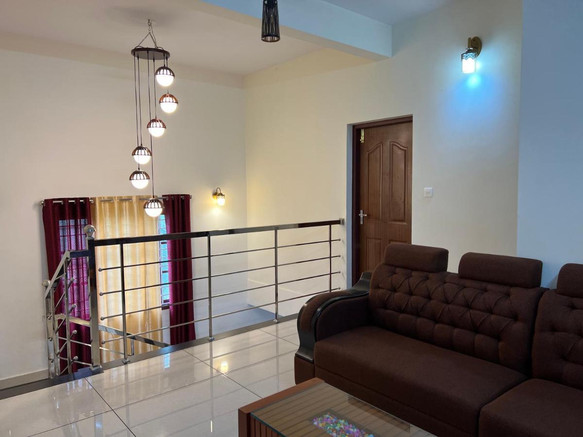 Villa Pullad Aranmula Esterno foto