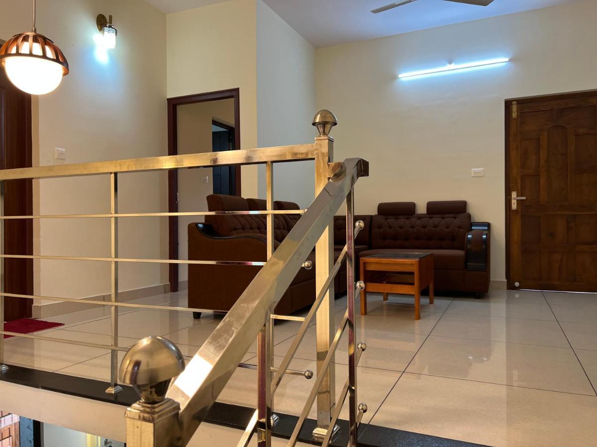 Villa Pullad Aranmula Esterno foto