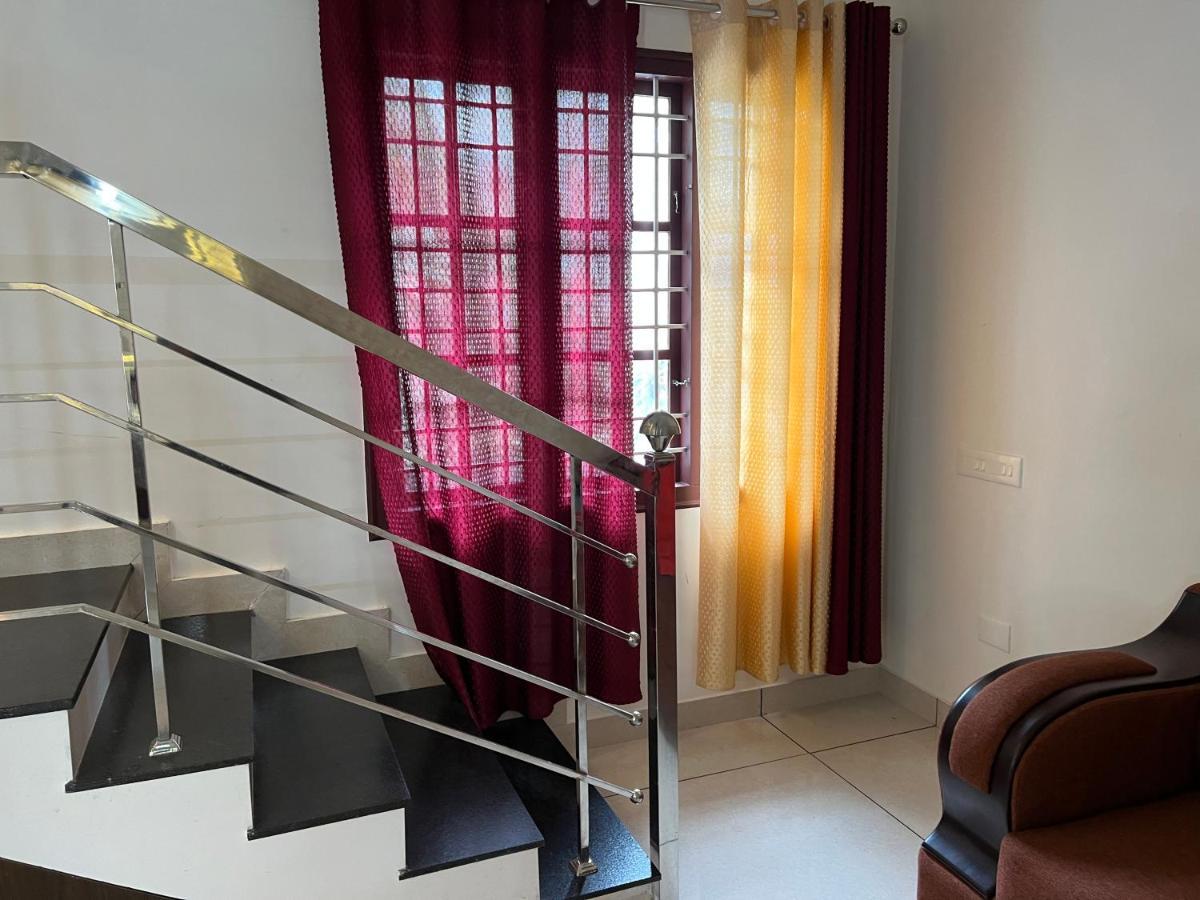 Villa Pullad Aranmula Esterno foto