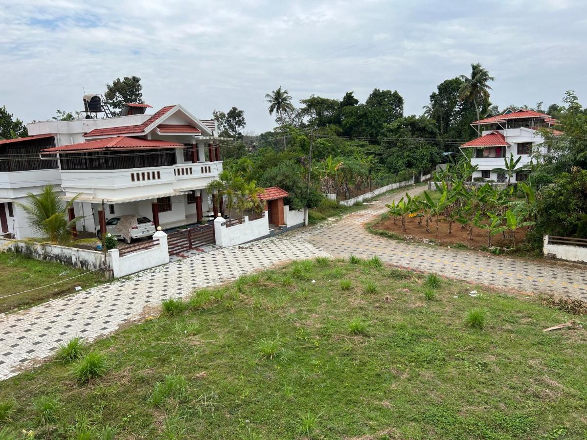 Villa Pullad Aranmula Esterno foto