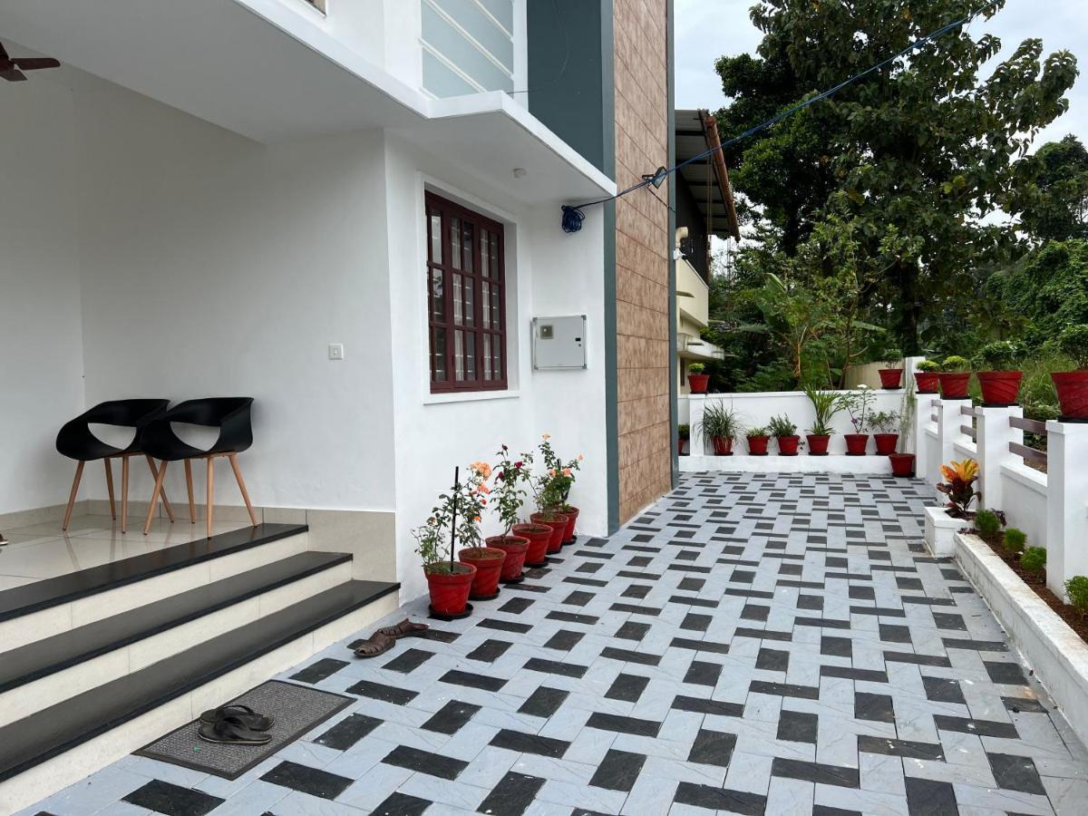 Villa Pullad Aranmula Esterno foto